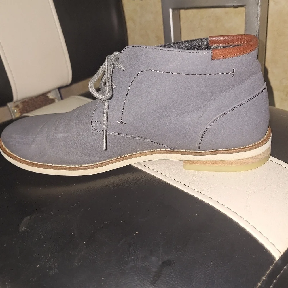 Calvin Klein Men's Gray Lace-Up Butter Soft Shoes In A Size 9M. Office, Casual